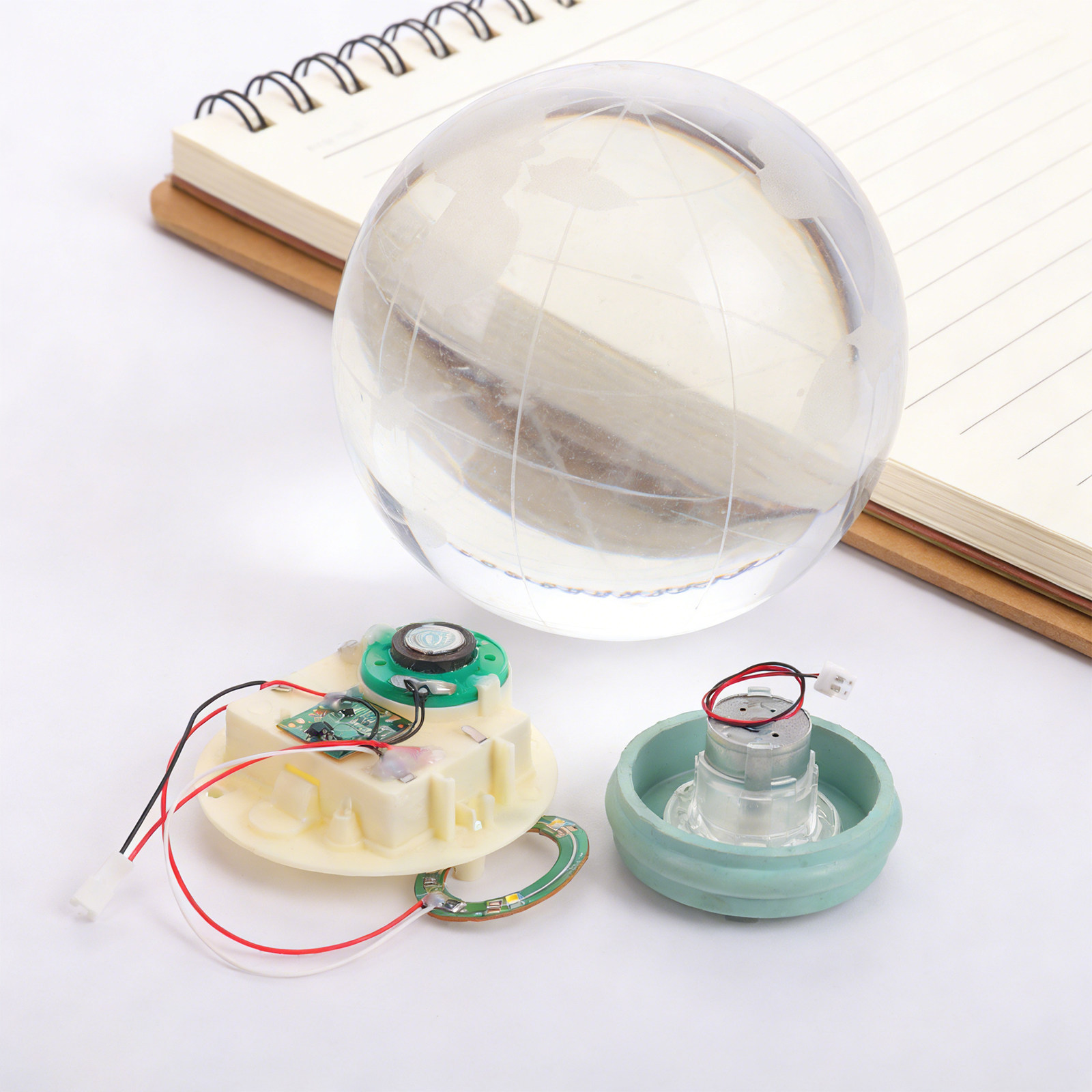 Snow Globe Movement with Music - đánh giá và giá Plastic Dome Clear